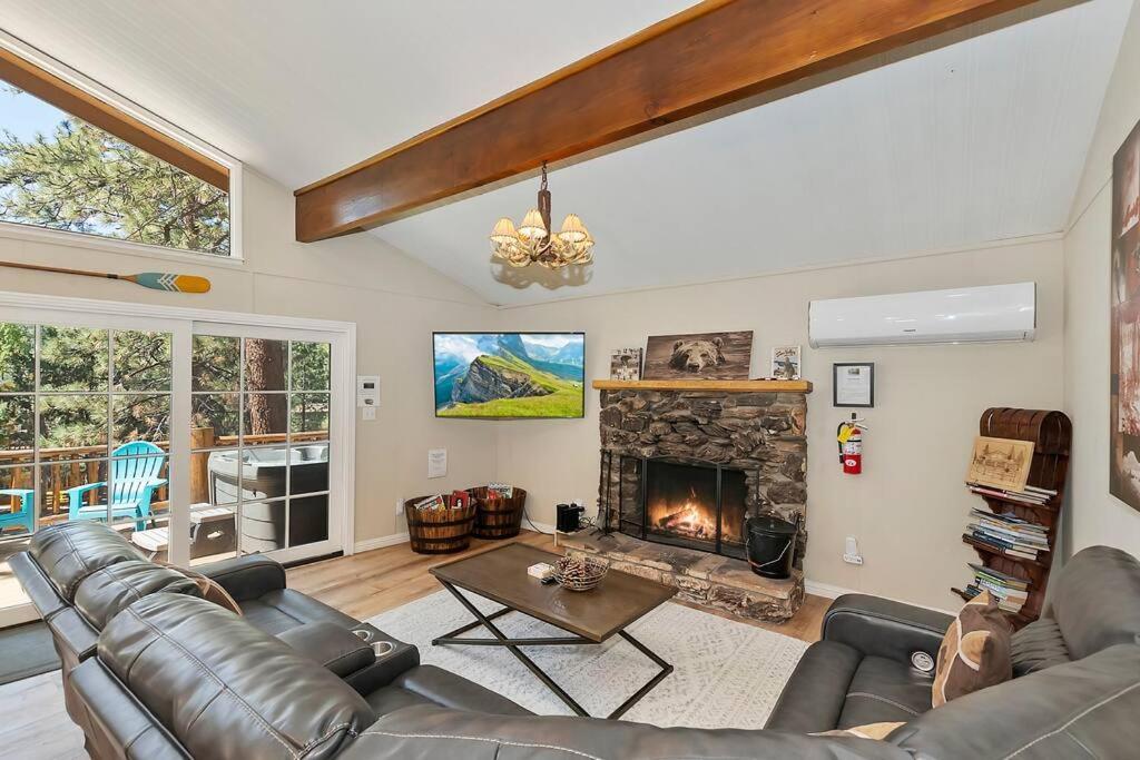 Chalet Monterey W/Hot Tub - Big Decks/Bbq Βίλα Big Bear Lake Εξωτερικό φωτογραφία