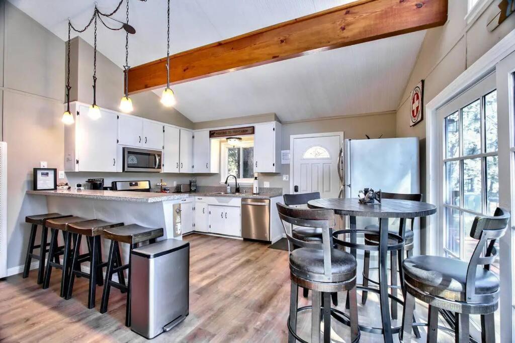 Chalet Monterey W/Hot Tub - Big Decks/Bbq Βίλα Big Bear Lake Εξωτερικό φωτογραφία