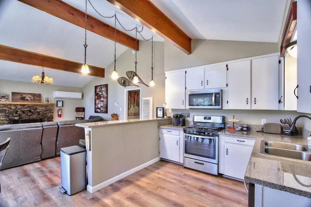 Chalet Monterey W/Hot Tub - Big Decks/Bbq Βίλα Big Bear Lake Εξωτερικό φωτογραφία