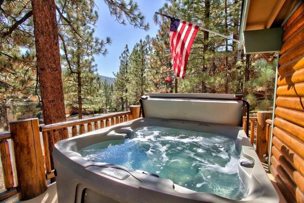 Chalet Monterey W/Hot Tub - Big Decks/Bbq Βίλα Big Bear Lake Εξωτερικό φωτογραφία