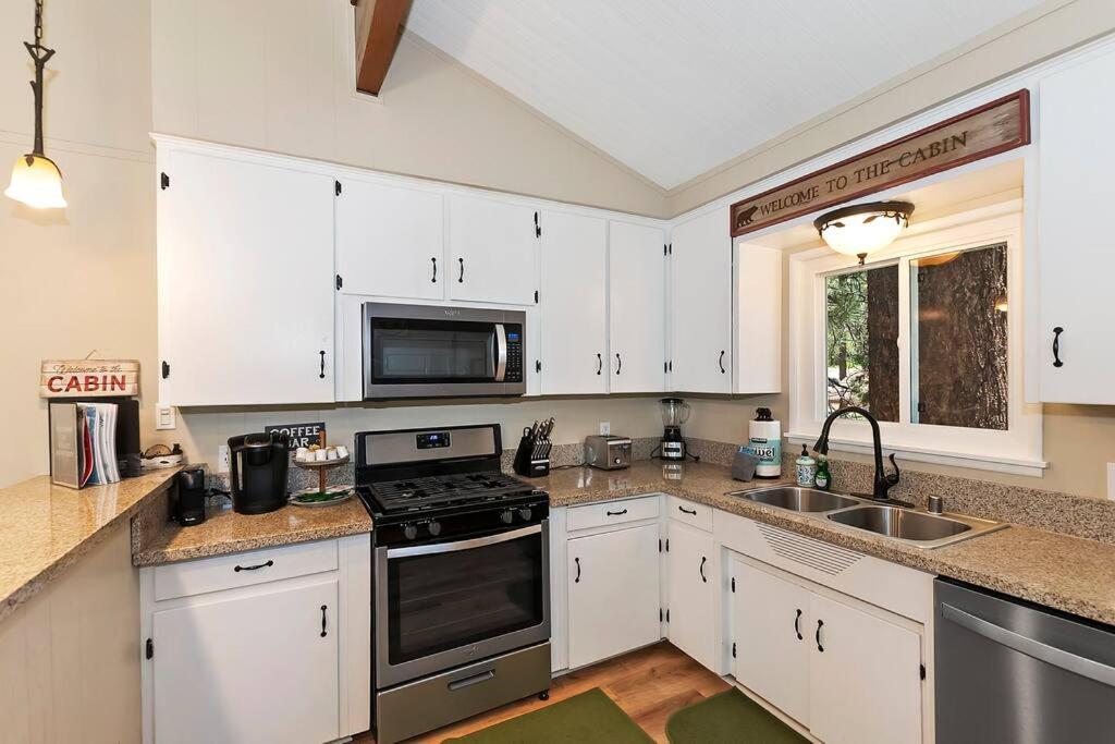 Chalet Monterey W/Hot Tub - Big Decks/Bbq Βίλα Big Bear Lake Εξωτερικό φωτογραφία