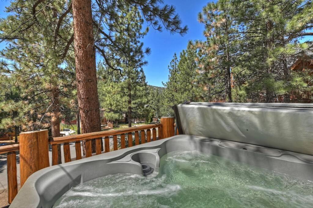 Chalet Monterey W/Hot Tub - Big Decks/Bbq Βίλα Big Bear Lake Εξωτερικό φωτογραφία